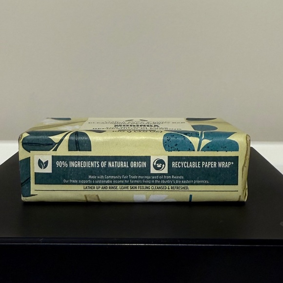 The Body Shop Moringa Cleansing Face & Body Soap Bar 3.5 Oz 100g New HTF - Picture 3 of 4